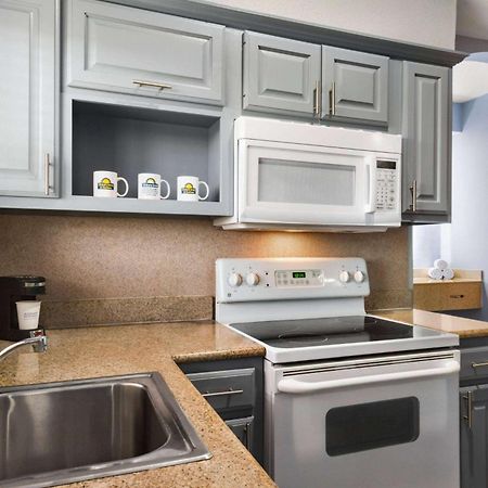 Days Inn & Suites By Wyndham Houston Hobby Airport Bagian luar foto