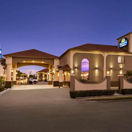 Days Inn & Suites By Wyndham Houston Hobby Airport Bagian luar foto