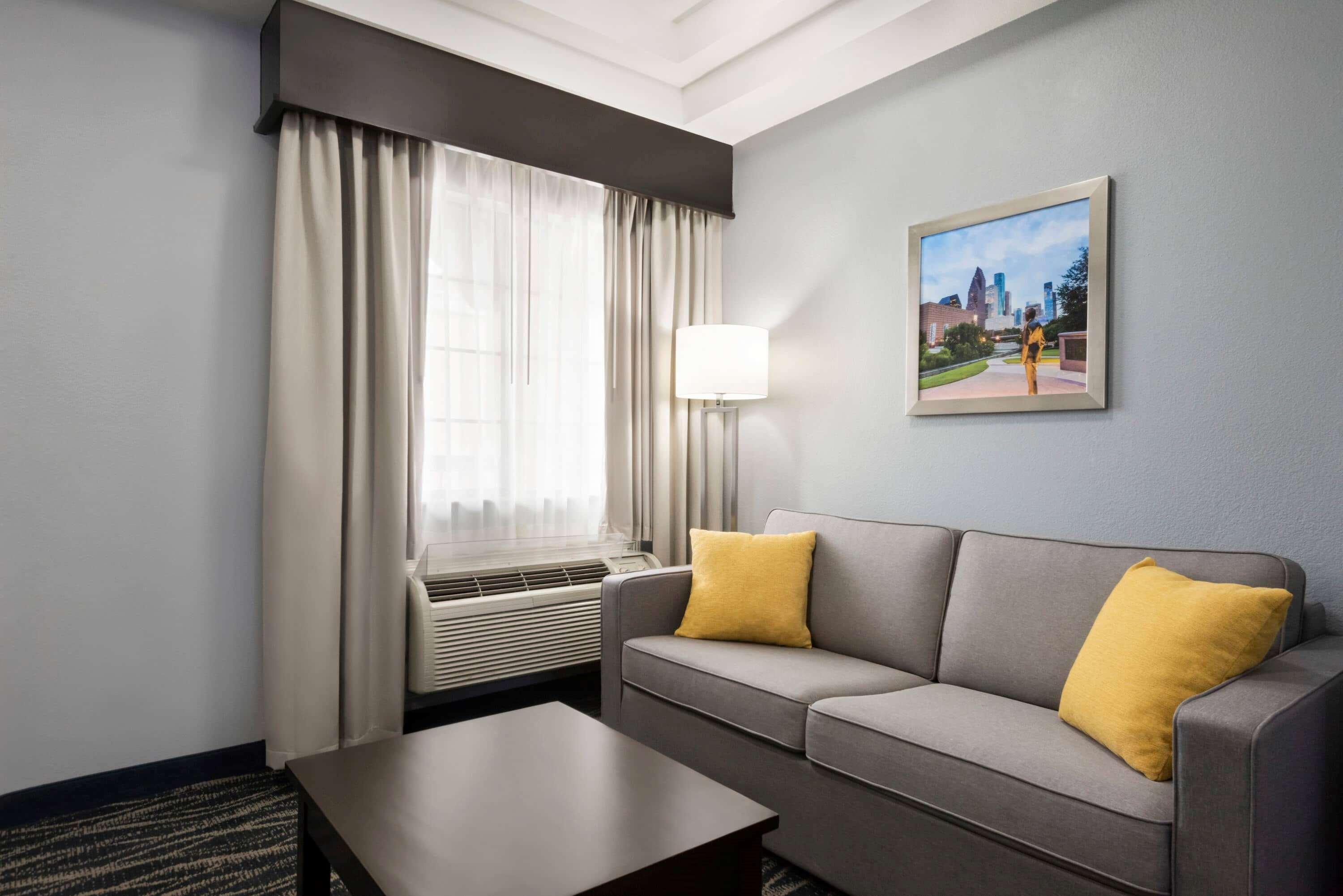 Days Inn & Suites By Wyndham Houston Hobby Airport Bagian luar foto