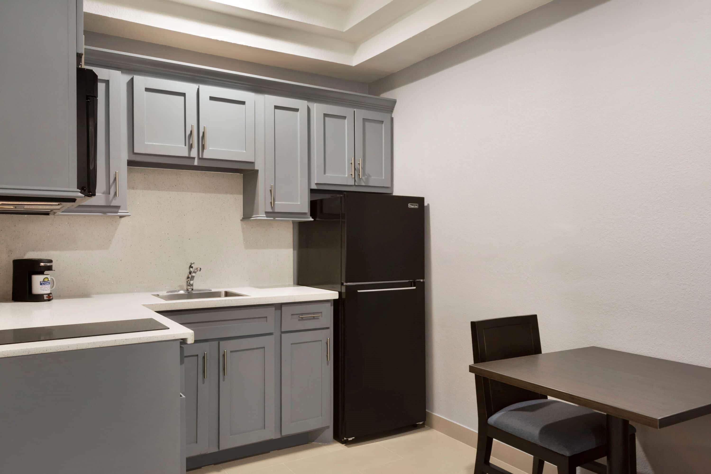 Days Inn & Suites By Wyndham Houston Hobby Airport Bagian luar foto