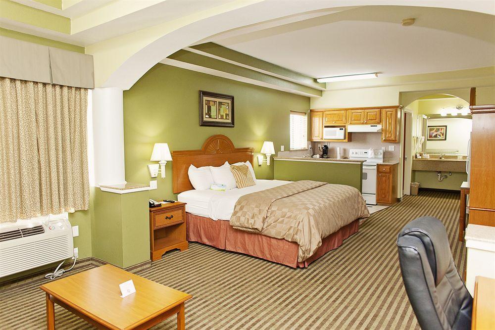 Days Inn & Suites By Wyndham Houston Hobby Airport Bagian luar foto