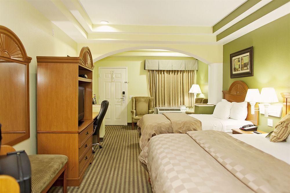Days Inn & Suites By Wyndham Houston Hobby Airport Bagian luar foto