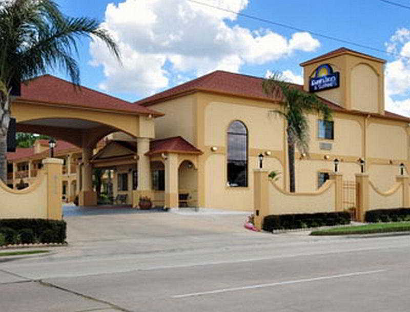 Days Inn & Suites By Wyndham Houston Hobby Airport Bagian luar foto