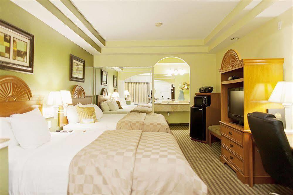 Days Inn & Suites By Wyndham Houston Hobby Airport Bagian luar foto