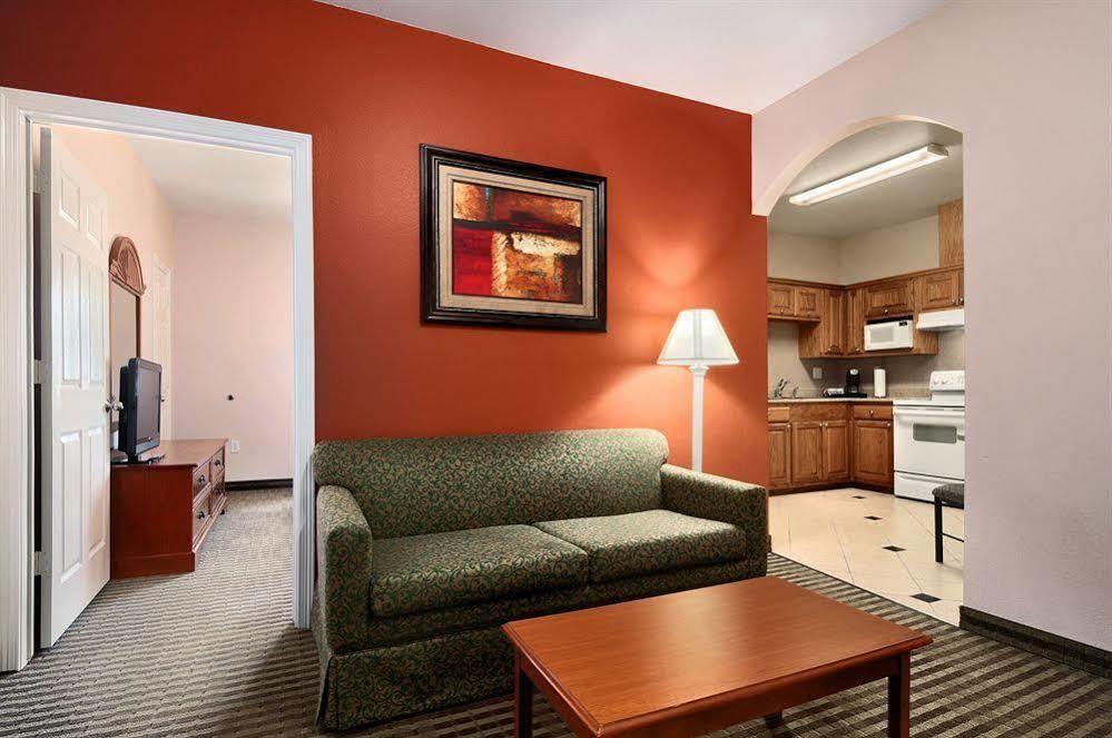 Days Inn & Suites By Wyndham Houston Hobby Airport Bagian luar foto